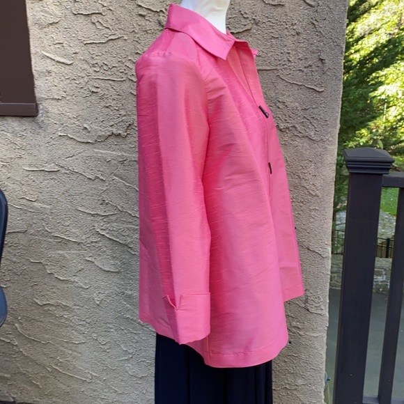 Gumps silk polyester tent like blouse. - Picture 2 of 5